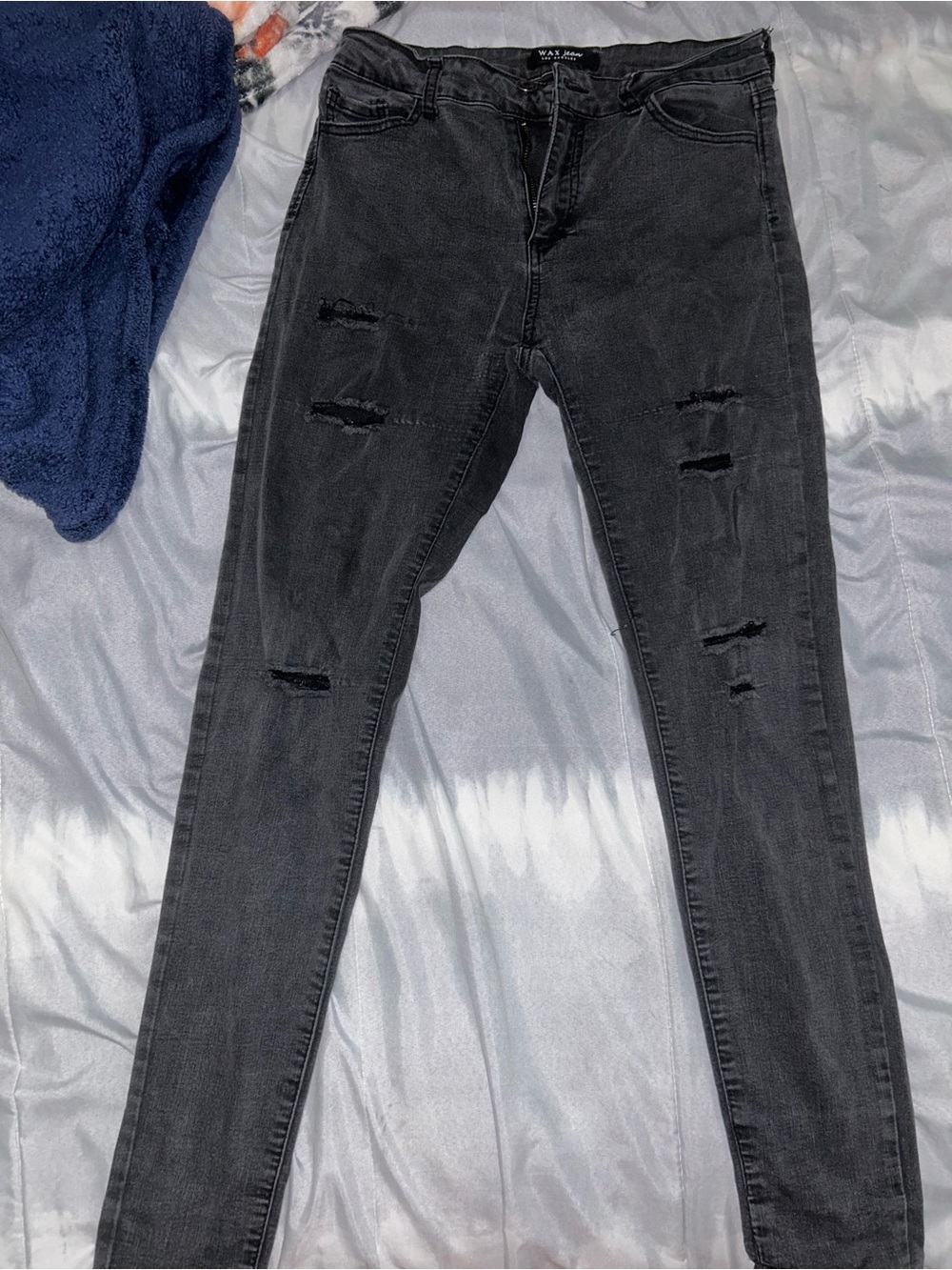 Women's Black Distressed Skinny Jeans